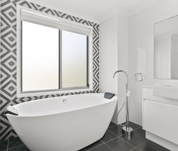 Beautiful Family Home in Quiet Cul-de-Sac - Spacious, Modern & Full... - Photo 6