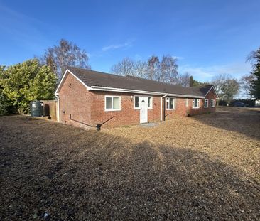 Bank House Farm Bungalow, Common Road, Moulton Seas End - Photo 3