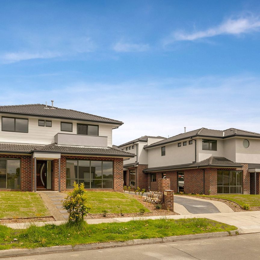 Neatly presented townhouse - Photo 1
