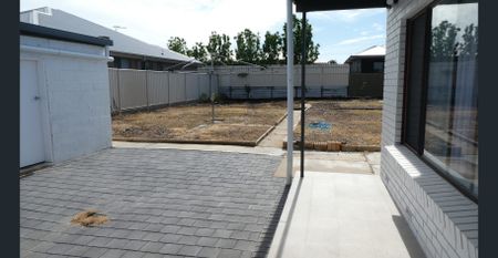 RENOVATED HOME INCLUDING FULLY FUNCTIONAL GRANNY FLAT - 2 KITCHENS & 3 BATHROOMS - REPRESENTS GREAT VALUE $750 - Photo 5