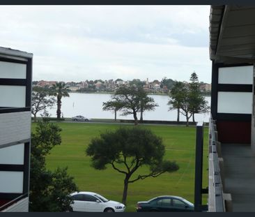 THIRD FLOOR THRILLER - Photo 2