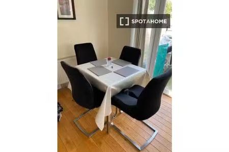 Cozy room in 4-bedroom houseshare in Dún Laoghaire, Dublin - Photo 2