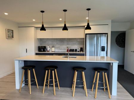 Executive family living in sort after Frimley - Photo 4