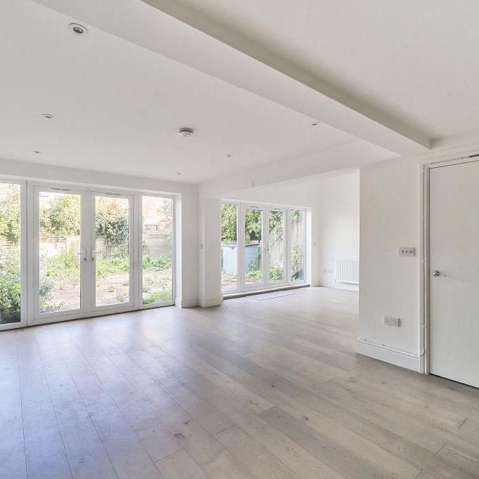 3 bedroom apartment to rent - Photo 1