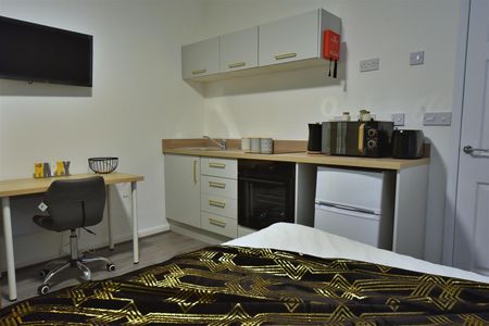 Room 1 - Photo 3