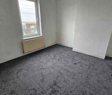 2 bed Terraced - To Let - Photo 2