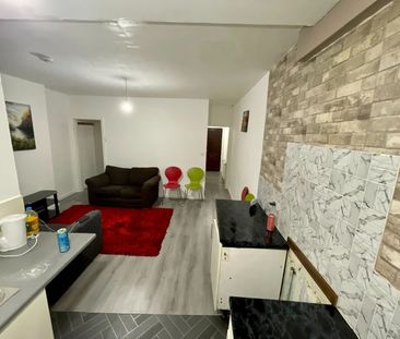 Room in a Shared House, Maud Street, NG7 - Photo 3