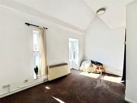 Colburn Crescent, Guildford, Surrey, GU4 7YZ - Photo 2