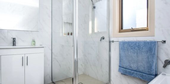 Move-In Ready Share House – Ideal for Students/FIFO - Photo 2