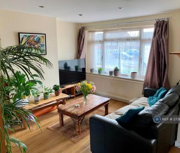 3 bedroom semi-detached house to rent - Photo 3