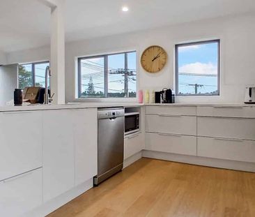 Elegantly Refurbished 3-Bedroom Home in Glenfield - Photo 4