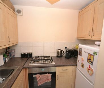 1 bed Ground Floor Flat for Rent - Photo 3