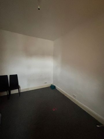 2 Bed Flat, Ashley Lane, M9 - Photo 5