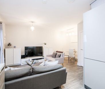 2 bedroom flat to rent - Photo 2