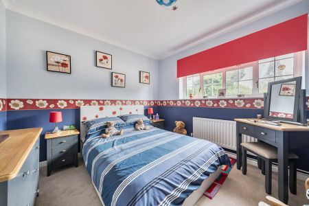 Walkers Ridge, Camberley, Surrey, GU15 - Photo 3