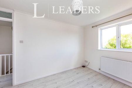 3 bedroom semi-detached house to rent - Photo 2