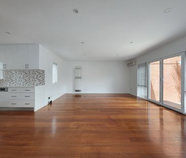 2/125 Walpole Street, Kew VIC 3101 - Townhouse For Rent | Domain - Photo 4