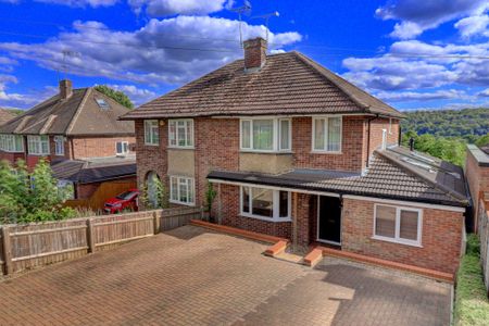 4 bedroom semi detached house to rent - Photo 3