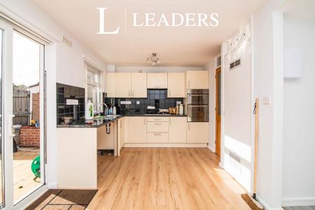 3 bedroom terraced house to rent - Photo 5