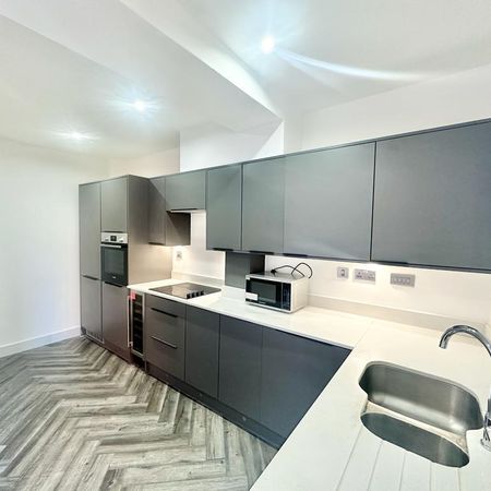 1 bedroom in a flat share to rent - Photo 3