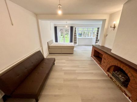 1 Bedroom Room To Let - Photo 2