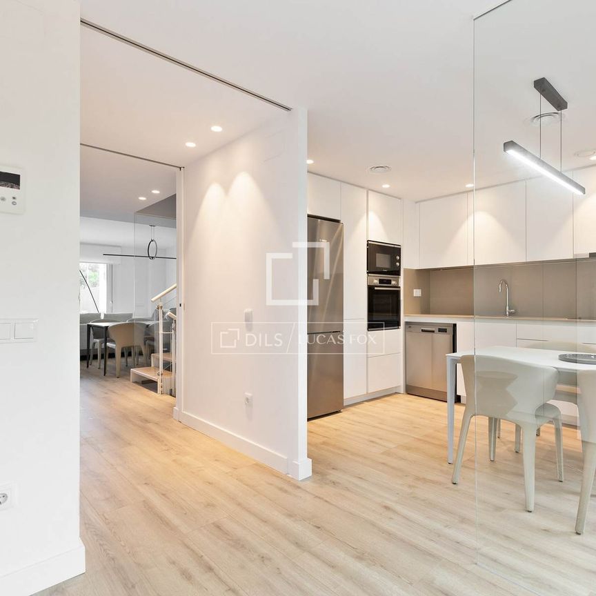 Excellent 4-bedroom house with 108 m² garden for rent in Gavà Maritimo - Photo 1