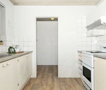 Comfortable & Convenient Living in the Heart of Eastwood - Photo 4