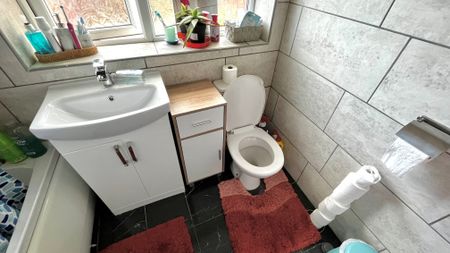 Springfield Crescent, Chesterfield, Bolsover - Photo 5