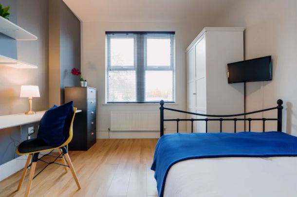 6 Bed 2 Bath - Photo 1