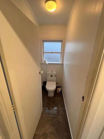 Large family home-Top schools,views,beach and bus - Photo 5