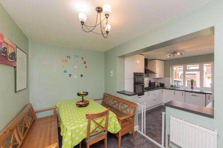 4 bedroom property to rent - Photo 3