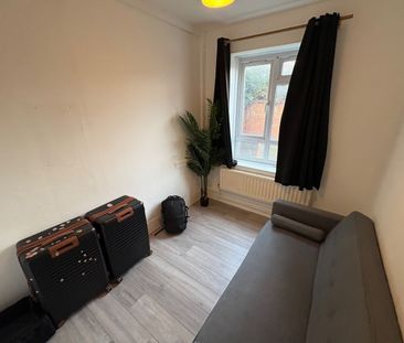 2 Bed Flat, Nelsons Row, SW4 - Photo 5