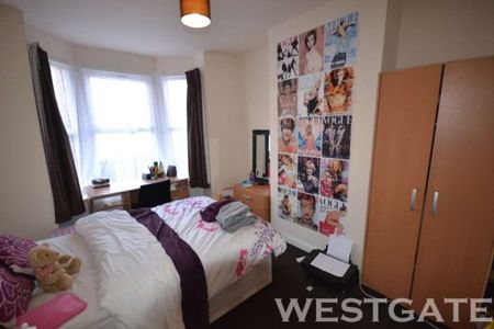 6 Bed - Grange Avenue, Uni Area - Photo 2