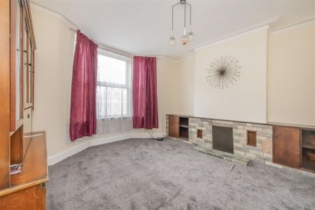 3 bed House To Let - Photo 3