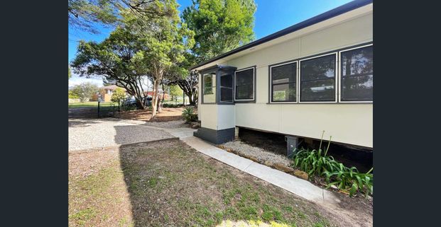 Neat & tidy one bedroom rental in Hazelbrook - Photo 1