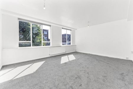 3 bedroom flat to rent - Photo 2