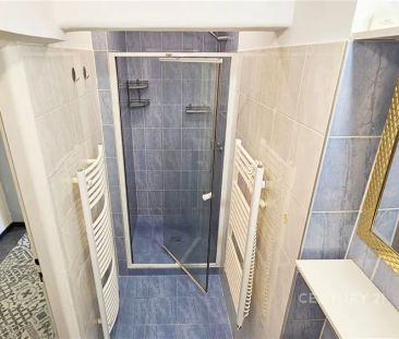 Prostorný byt 2+1 s vysokými stropy a charakterem staršího domu – L... - Photo 2
