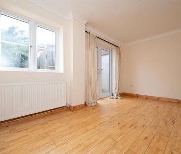 3 bedroom end of terrace house to rent - Photo 2