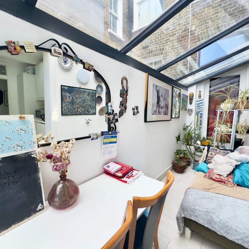 Room To Let - Photo 1