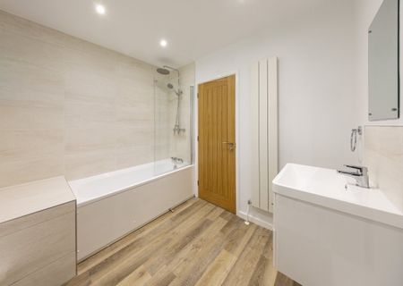 4 bedroom detached house to rent - Photo 5