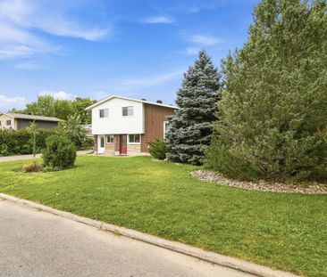 For Lease - 2346 Edwin Crescent, Parkway Park - Queensway Terrace S... - Photo 3