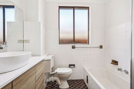 Five Bedroom Family Home in a Prime Location - Photo 4