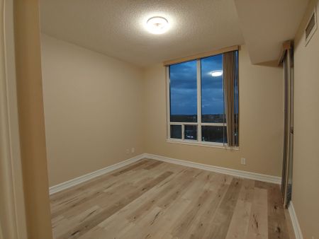 For Lease - 3504 Hurontario Street Unit# 1605, Mississauga, Ontario - Photo 5