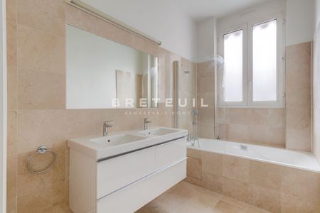 Appartement • Saint Philippe du Roule - Photo 3