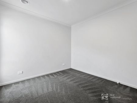 Stylish & Spacious Family Home in Weir Views - Photo 4