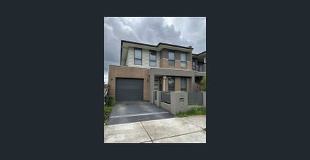 Modern Three Bedroom Townhouse - Photo 3