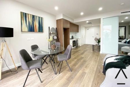 Modern and Serene Rental Home in Scenic Neighbourhood - Photo 4