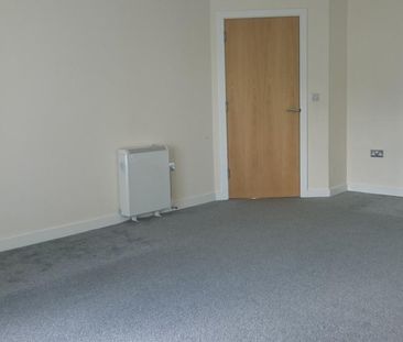 2 bedroom penthouse to rent - Photo 2