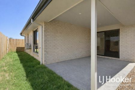 Modern Comforts in Leafy Location - Walk to Buxton Park - Photo 3