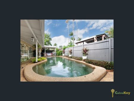 Three Bedrooms, Pool & Big Shed! - Photo 3